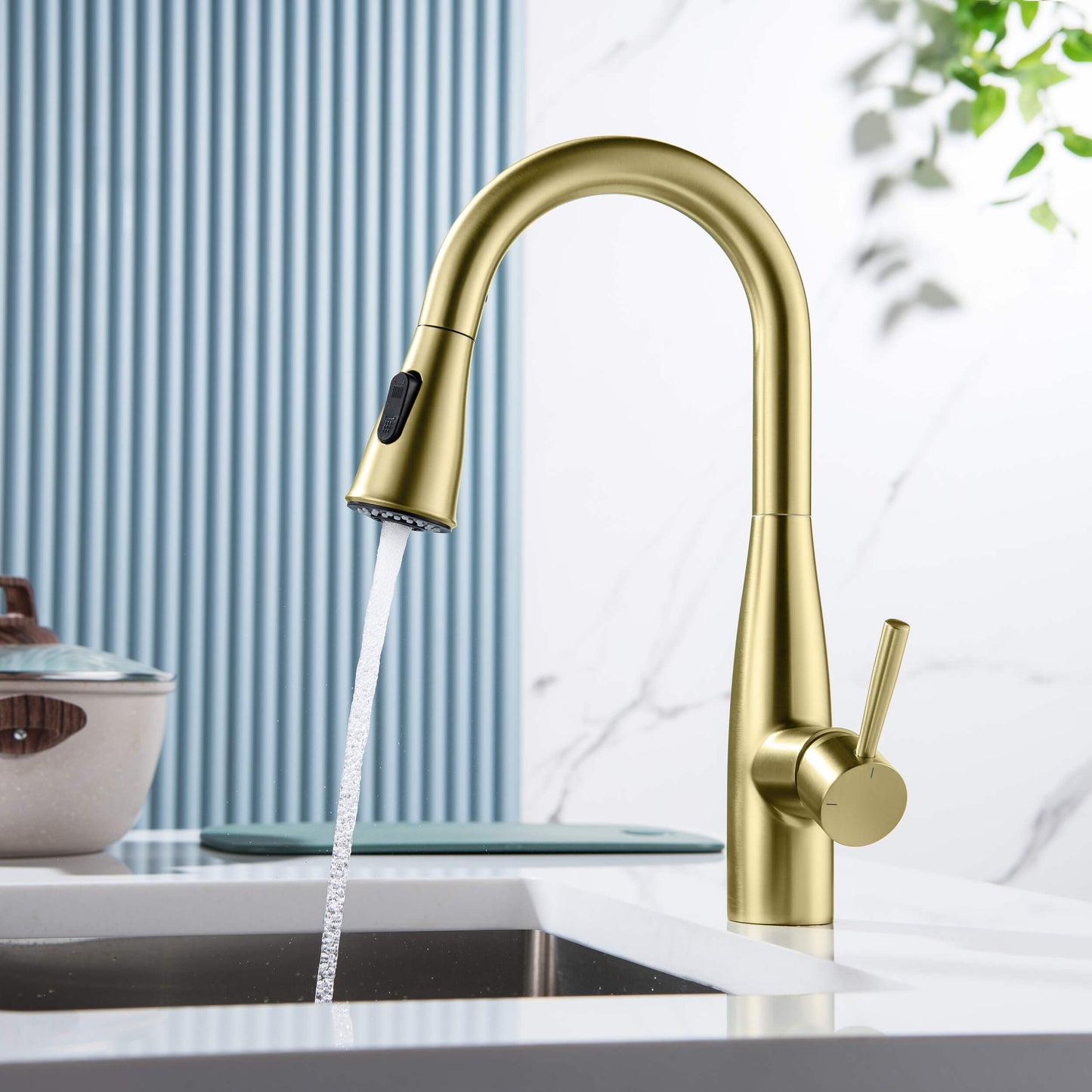 Plano Single Handle Pull Down Kitchen Sink Faucet