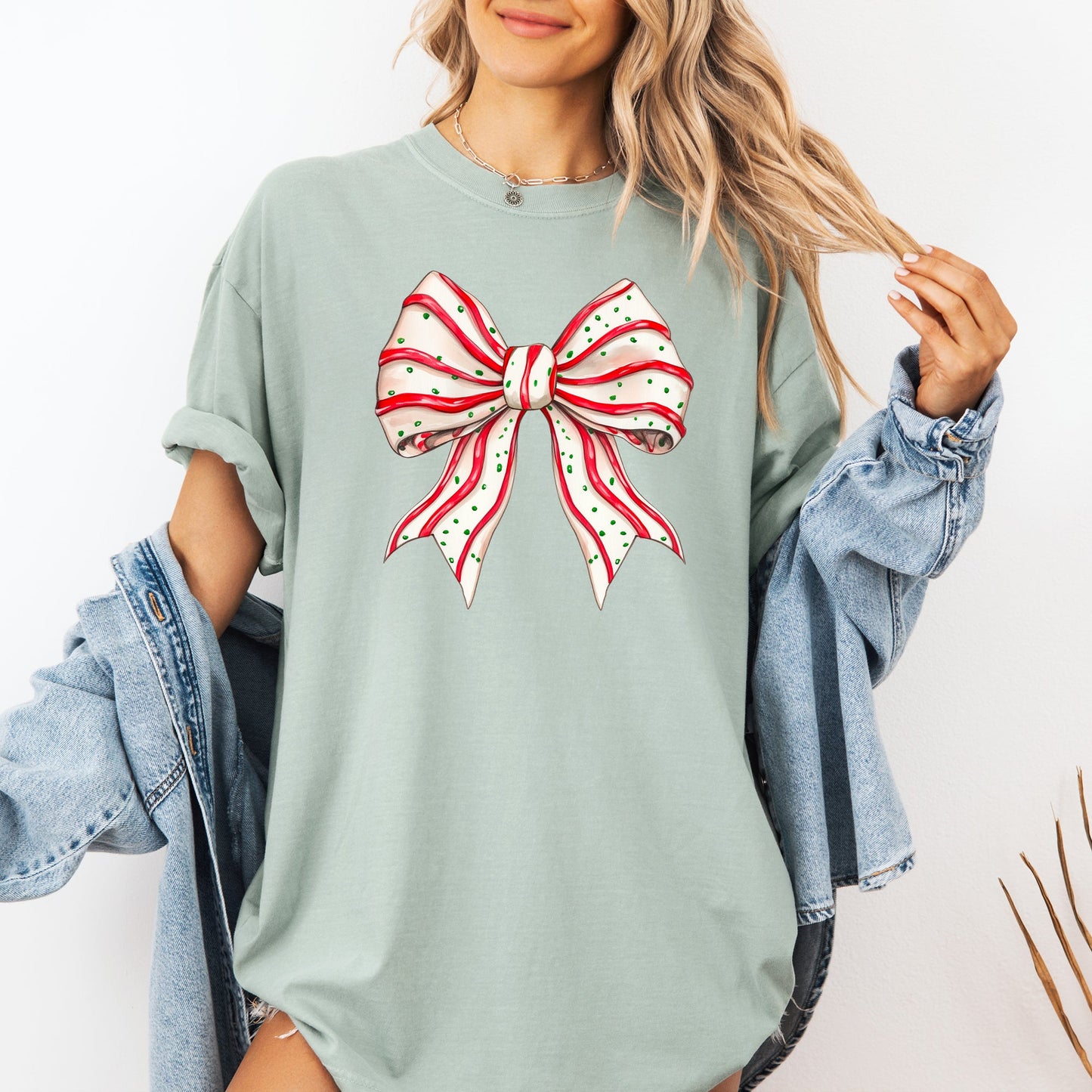 Christmas Cake Bow, Ribbon, Coquette, Cute, Winter, Santa, Snow Tshirt Comfort Colors T-Shirt