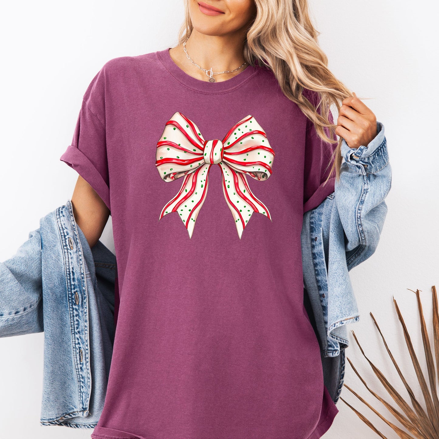 Christmas Cake Bow, Ribbon, Coquette, Cute, Winter, Santa, Snow Tshirt Comfort Colors T-Shirt