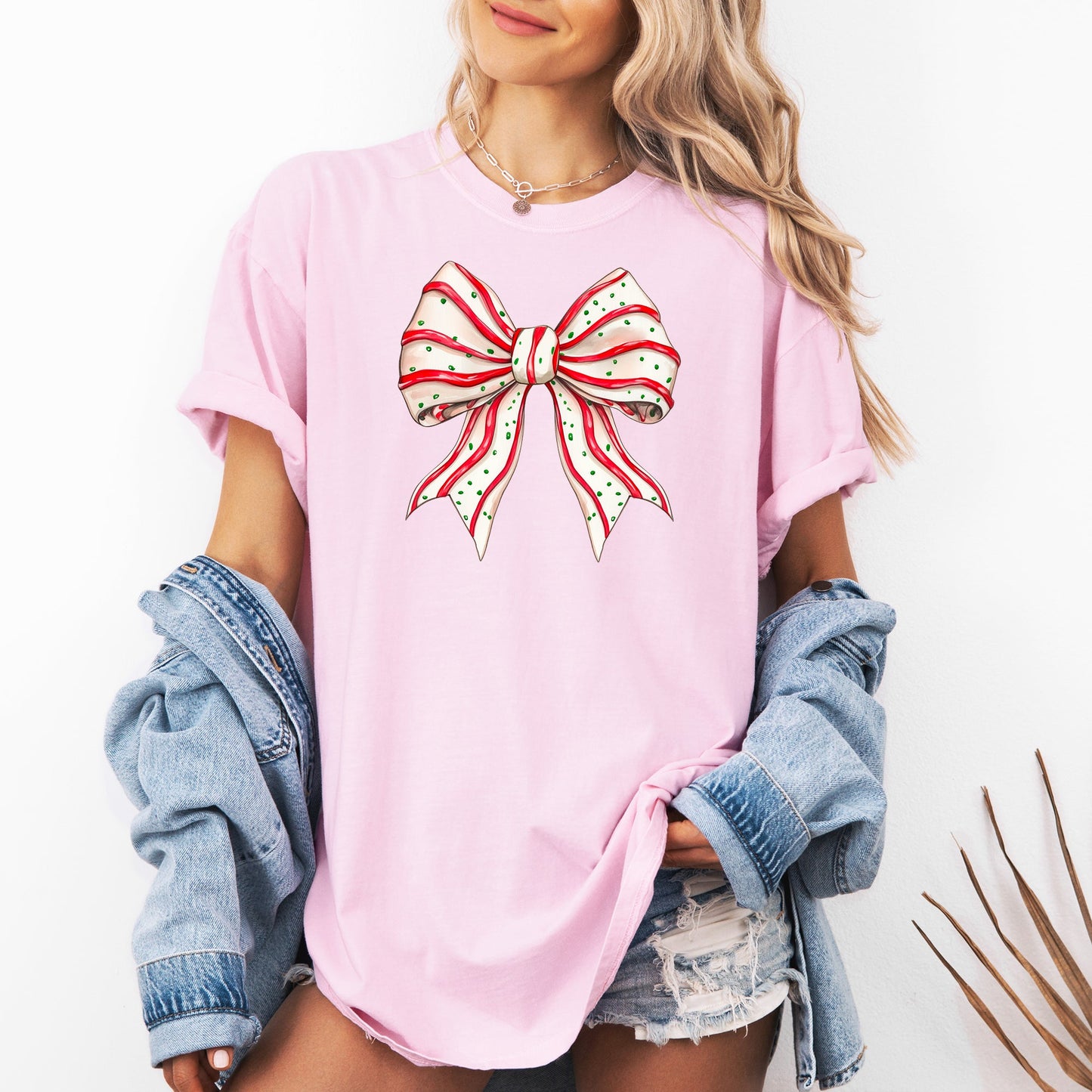 Christmas Cake Bow, Ribbon, Coquette, Cute, Winter, Santa, Snow Tshirt Comfort Colors T-Shirt
