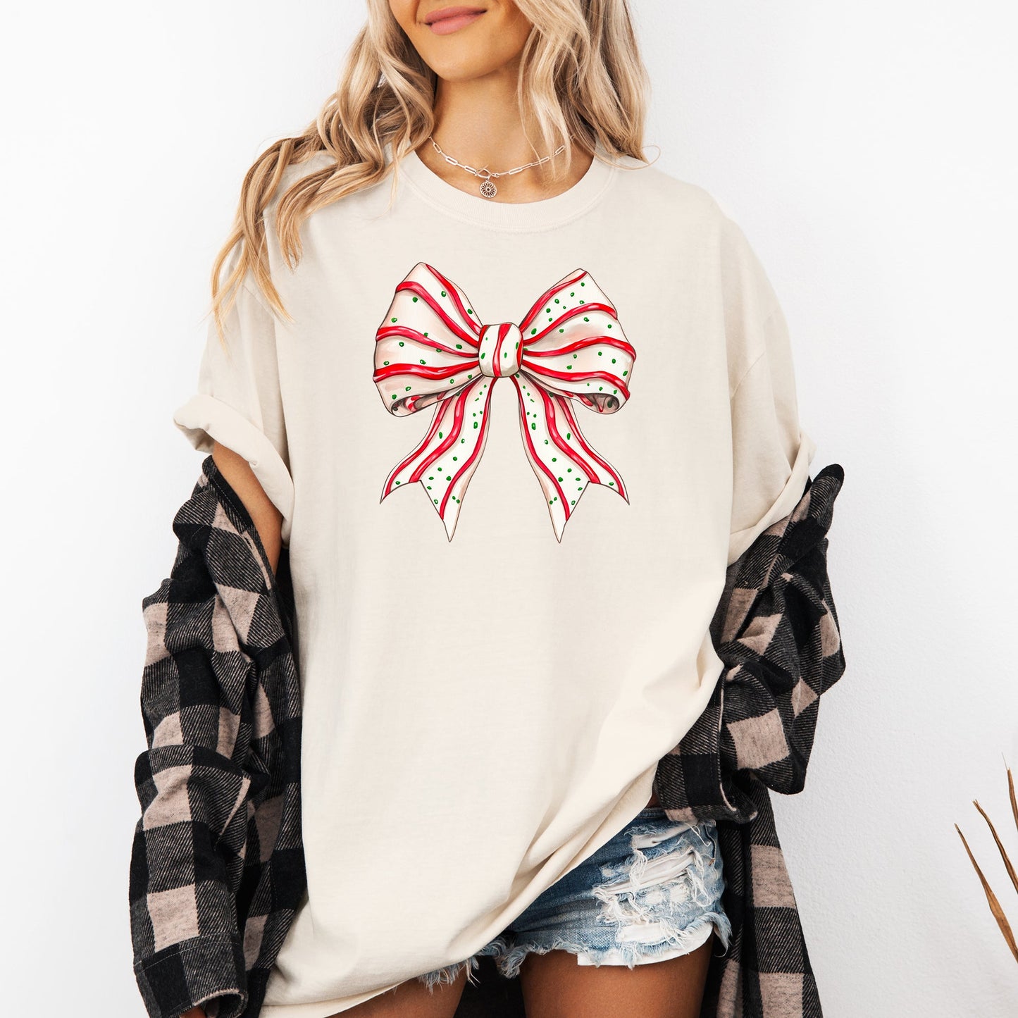 Christmas Cake Bow, Ribbon, Coquette, Cute, Winter, Santa, Snow Tshirt Comfort Colors T-Shirt