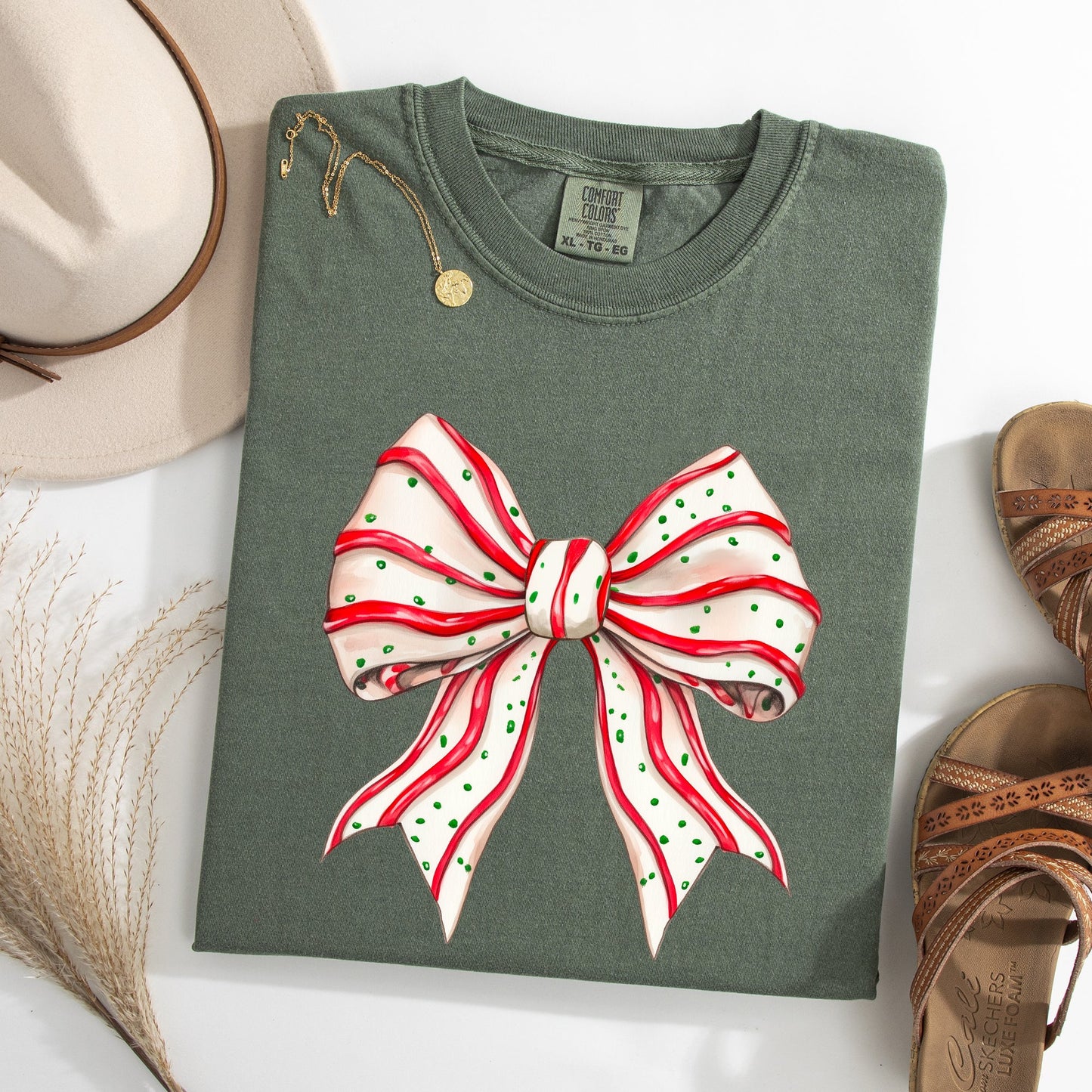 Christmas Cake Bow, Ribbon, Coquette, Cute, Winter, Santa, Snow Tshirt Comfort Colors T-Shirt