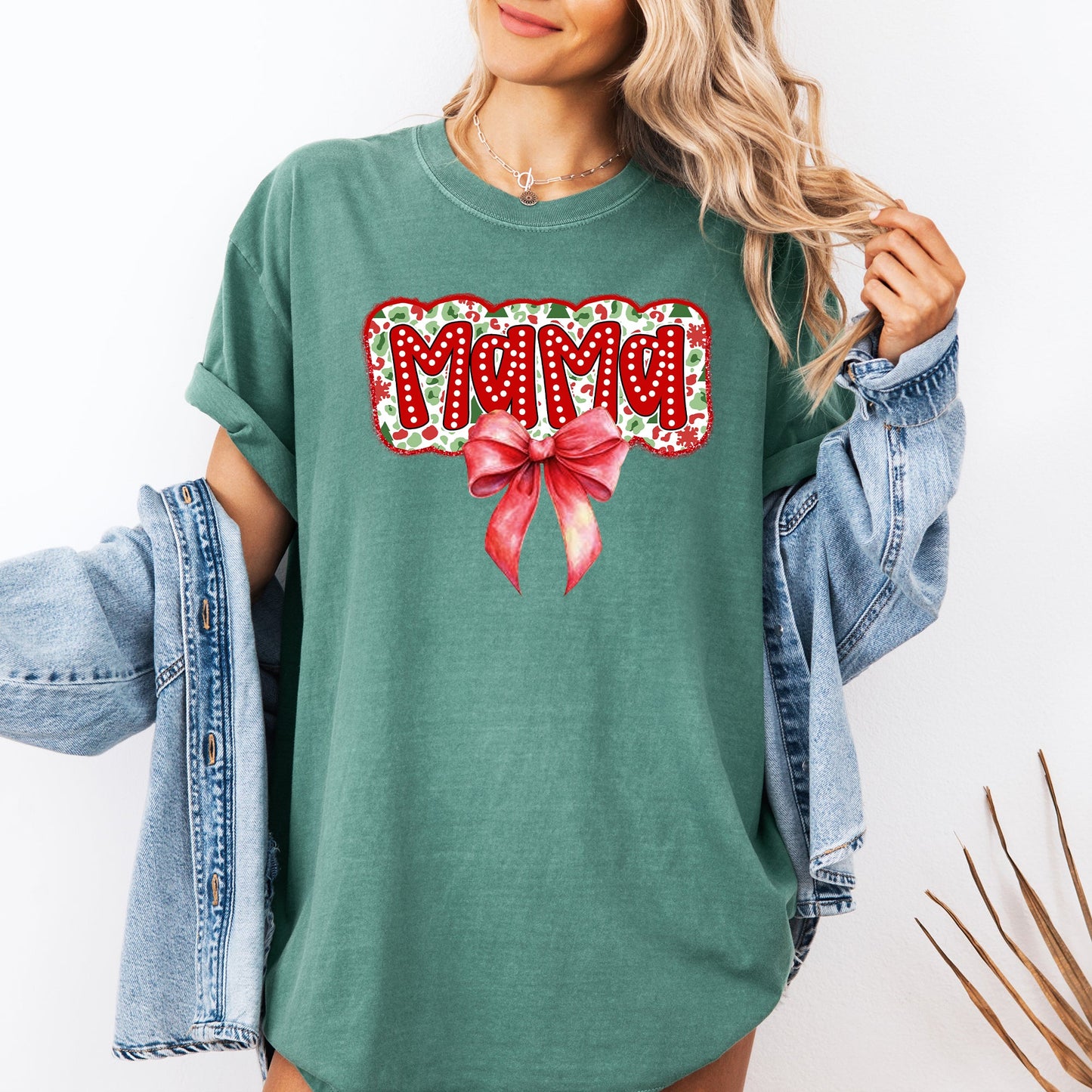 Christmas Mama, Ribbon, Bows, Classic, Retro, Santa Tshirt Comfort Colors T-Shirt