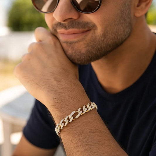 14k Yellow Gold White Pave High Polish Modern Lite Figaro Bracelet  (9.50 mm)