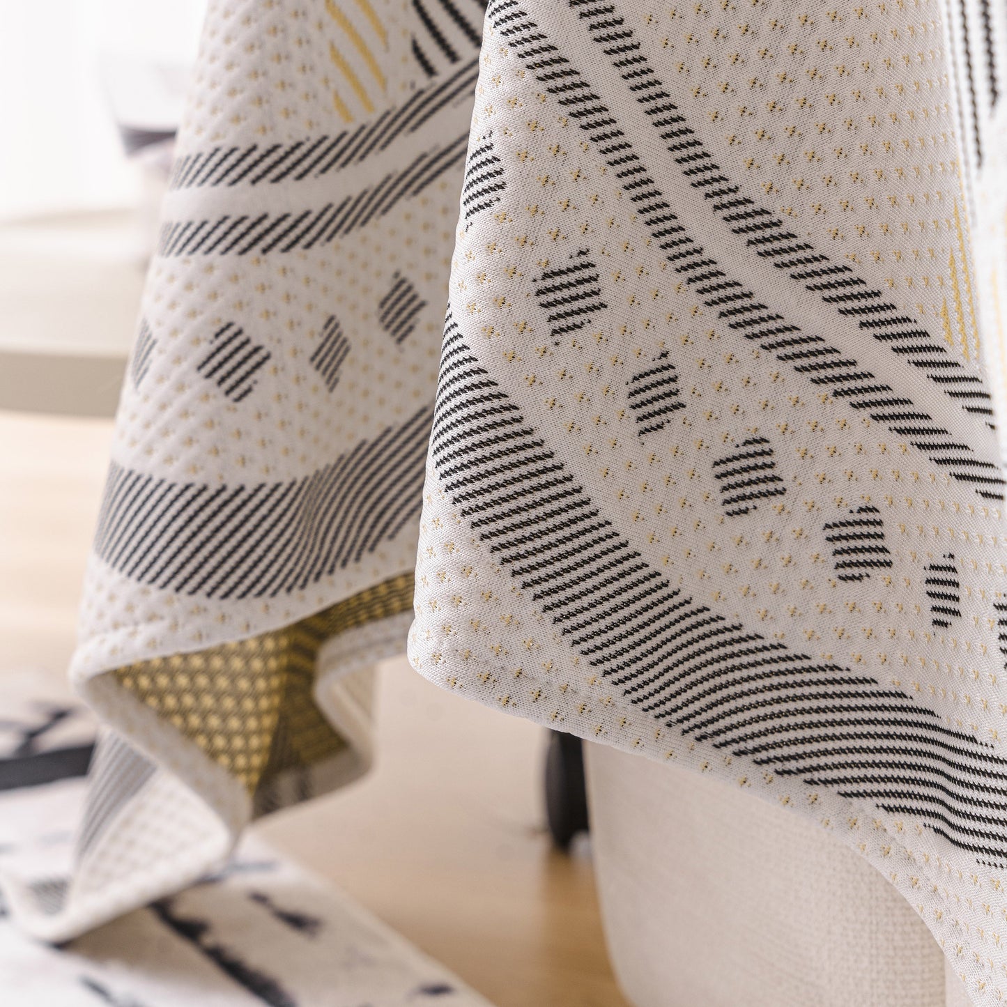 Modern Geometric Cooling Sofa Blanket, Soft & Breathable Striped Couch Throw Cover