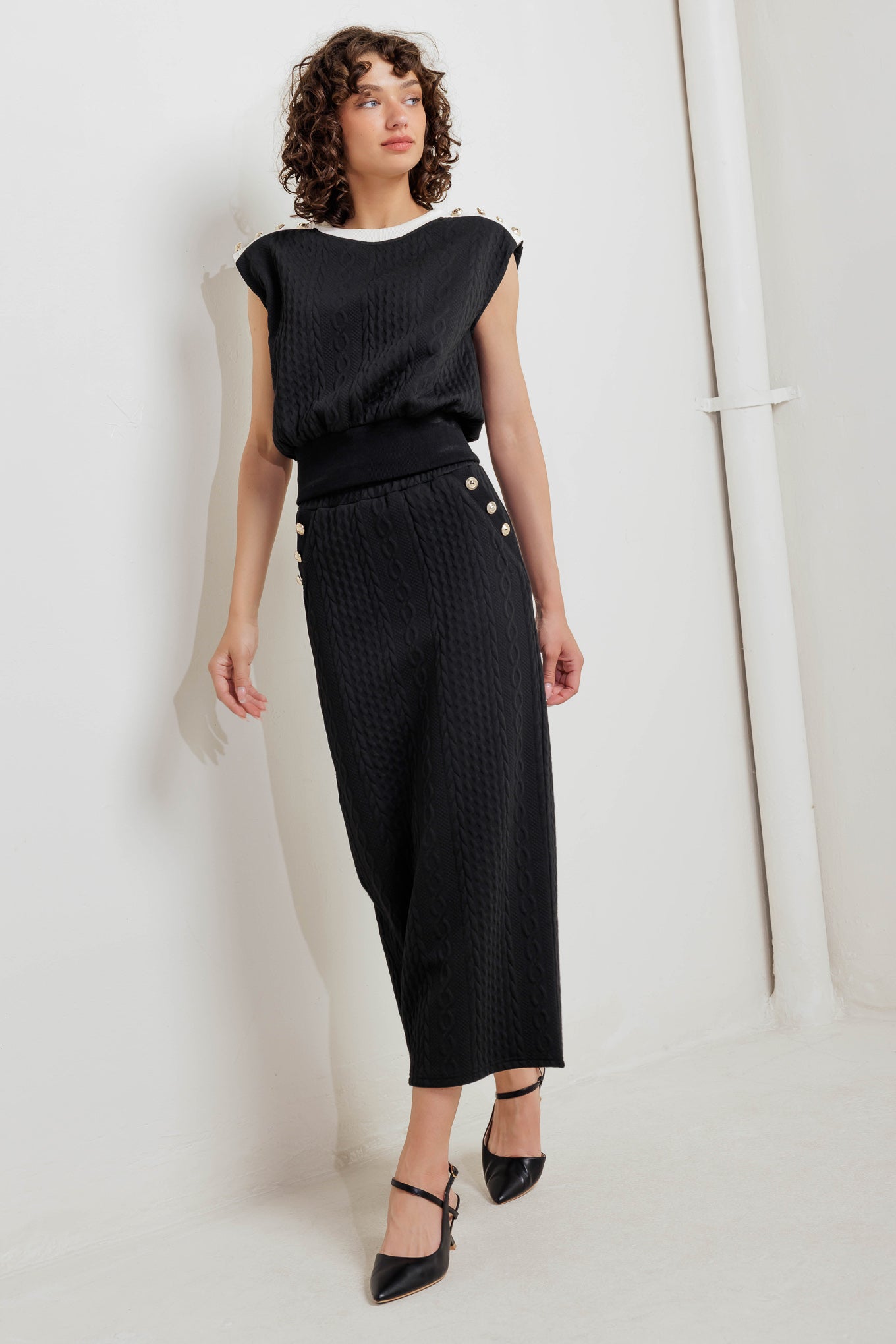 URBAN LUXE COMMAND KNIT MIDI SKIRT