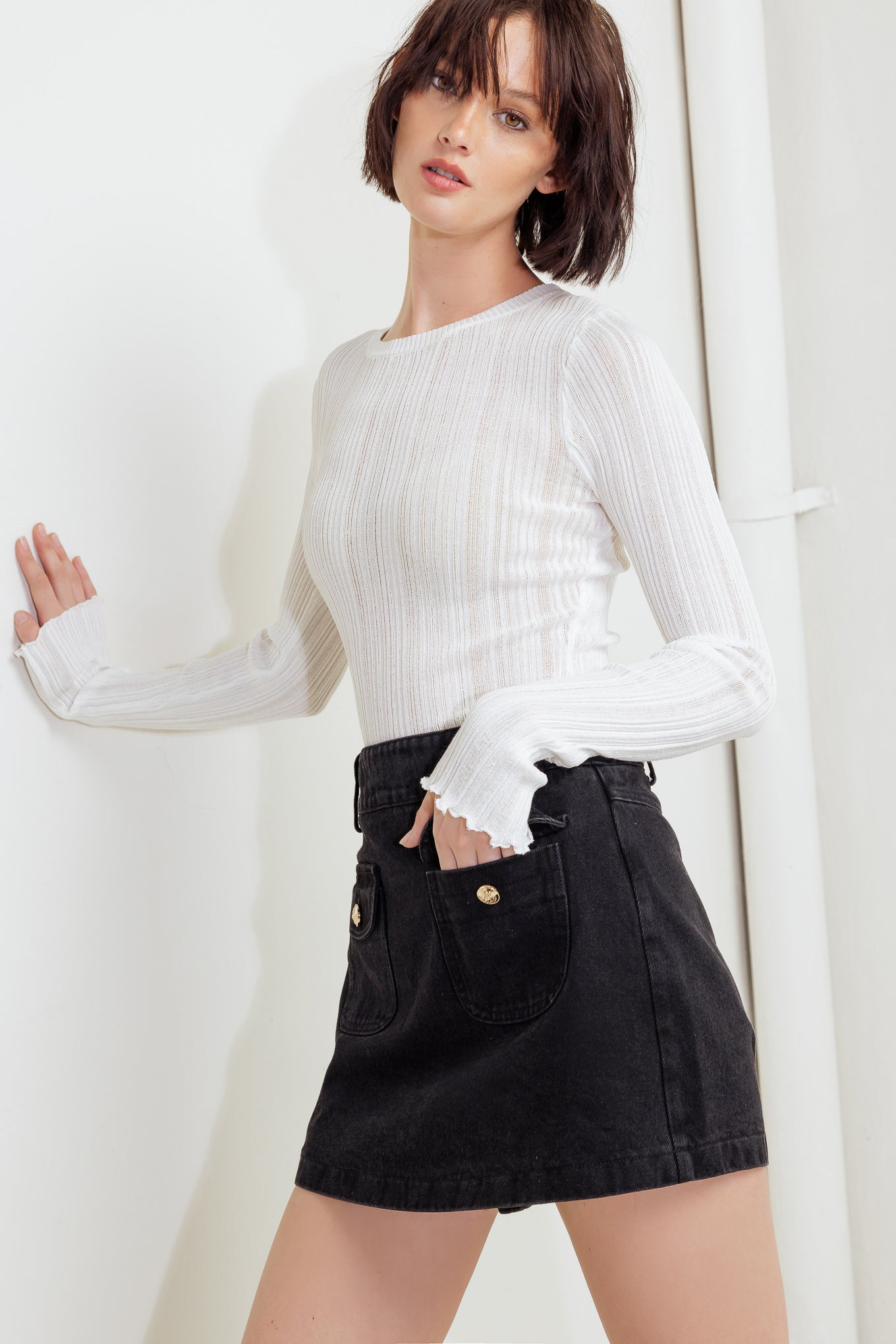 TAILORED FLOW BLACK WOVEN SKORT