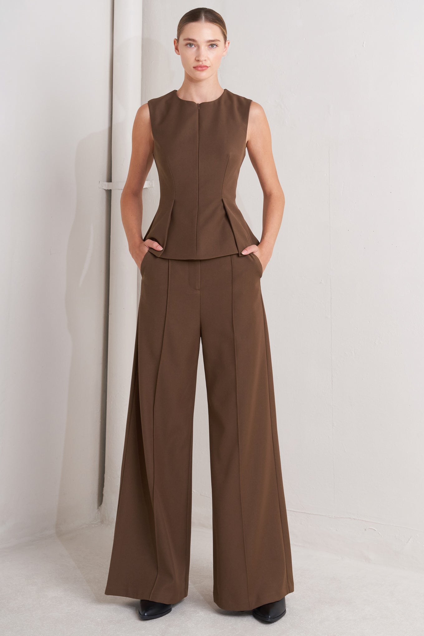 MONDAY FLOW BROWN WOVEN TOP