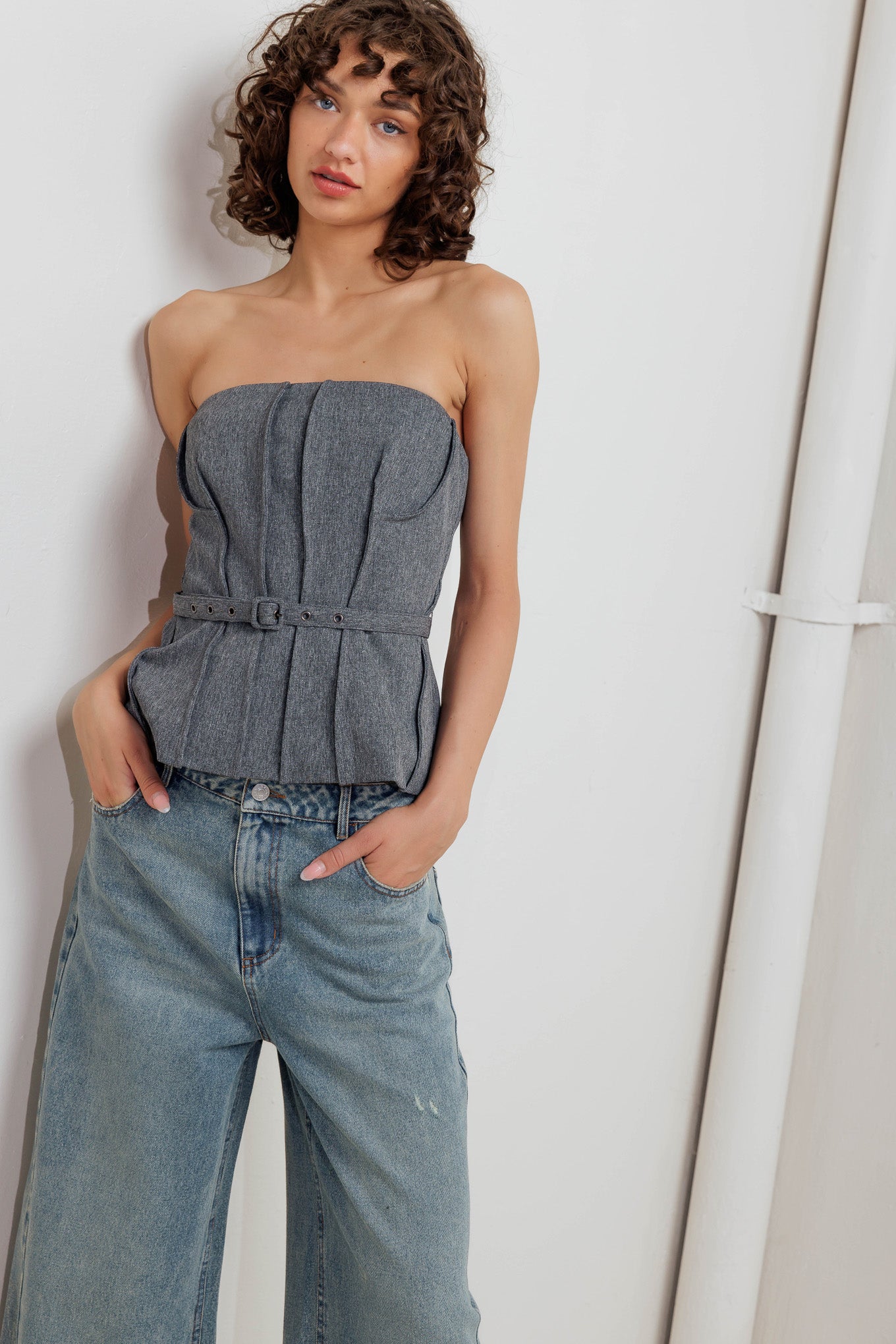TIMELESS LOOK WOVEN TUBE TOP