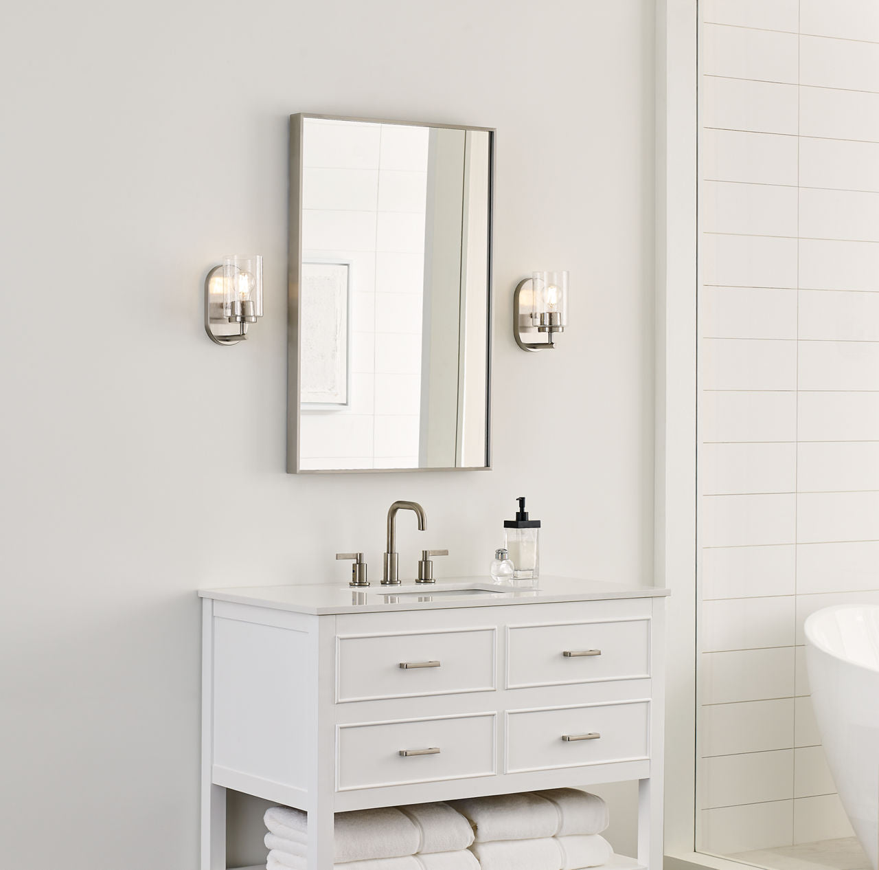 Oslo One Light Wall / Bath Sconce