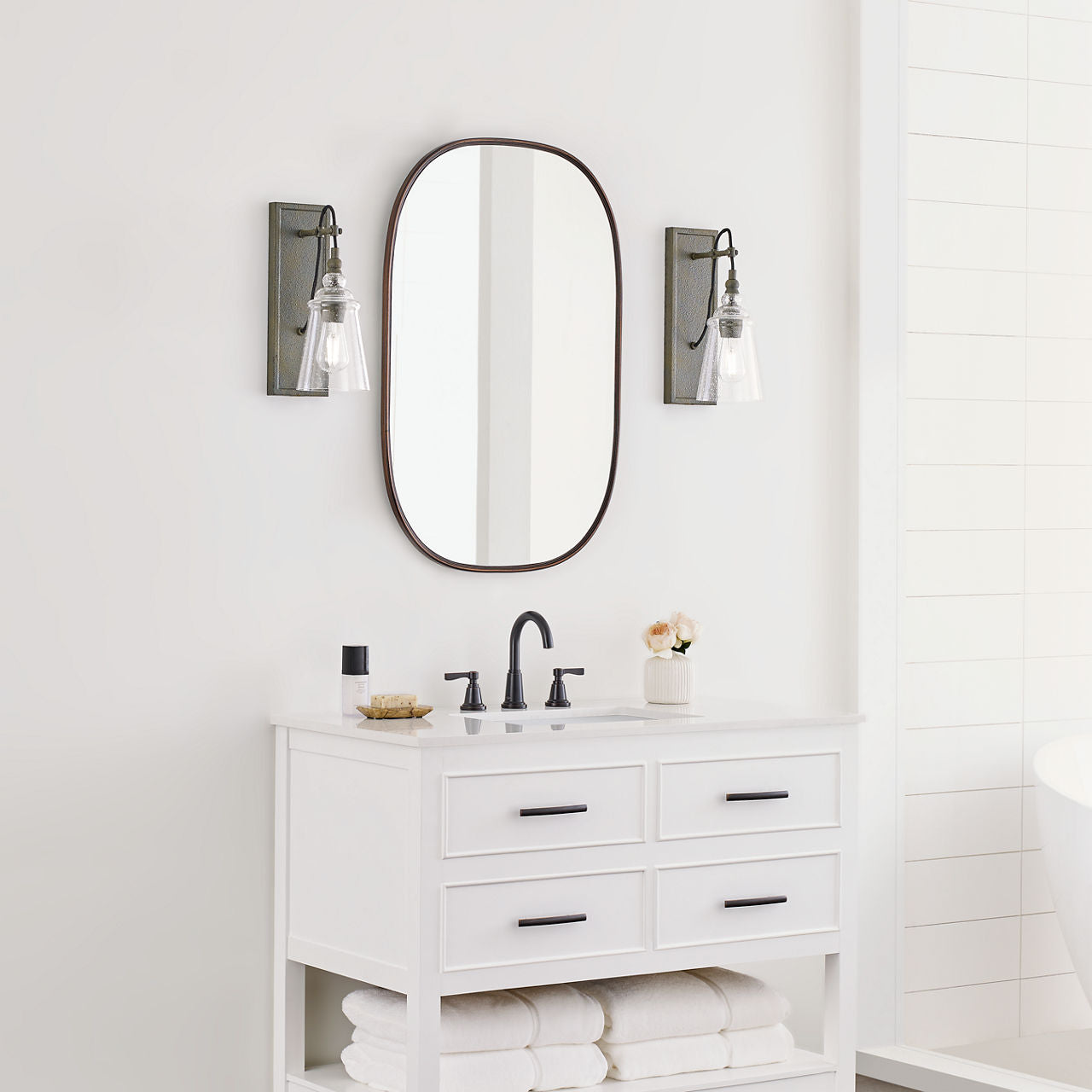 Loras Sconce