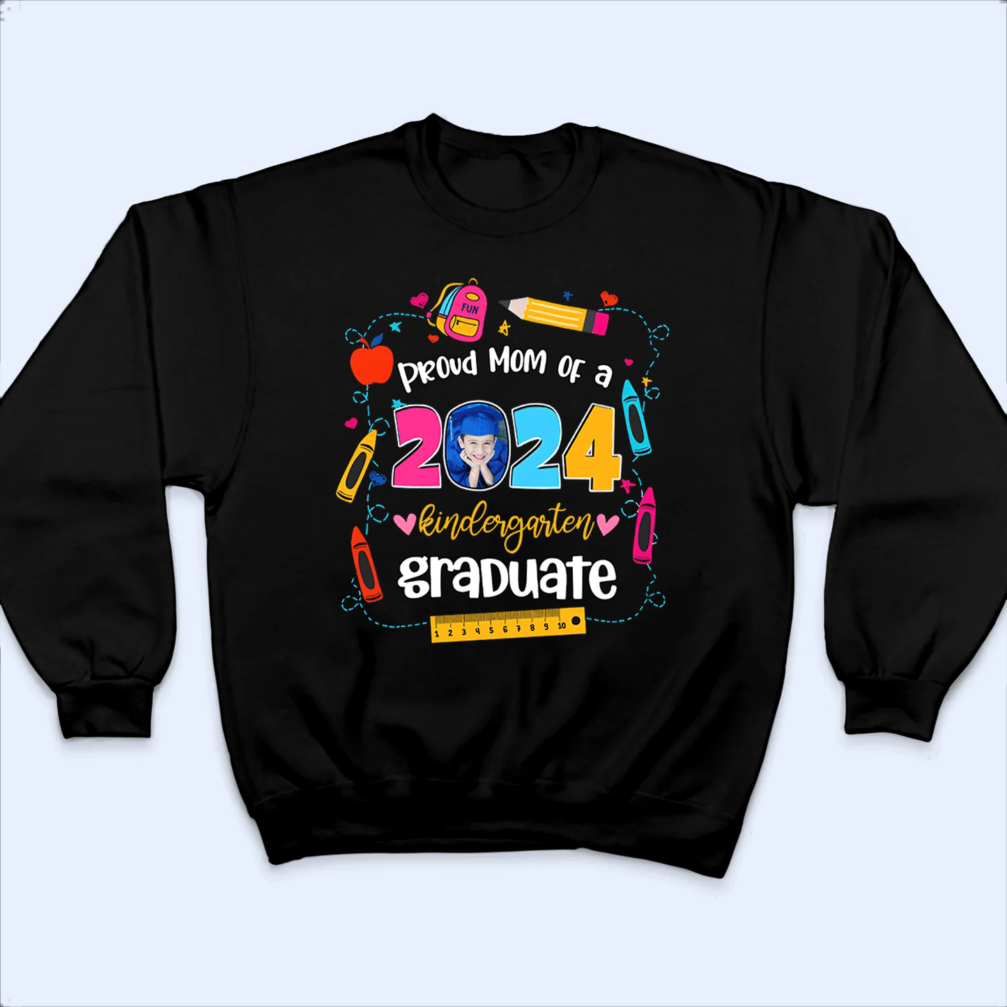 Custom Photo Kindergarten Graduate 2025 - Personalized Custom T Shirt - Birthday, Loving, Funny Gift for Grandma/Nana/Mimi, Mom, Wife, Grandparent