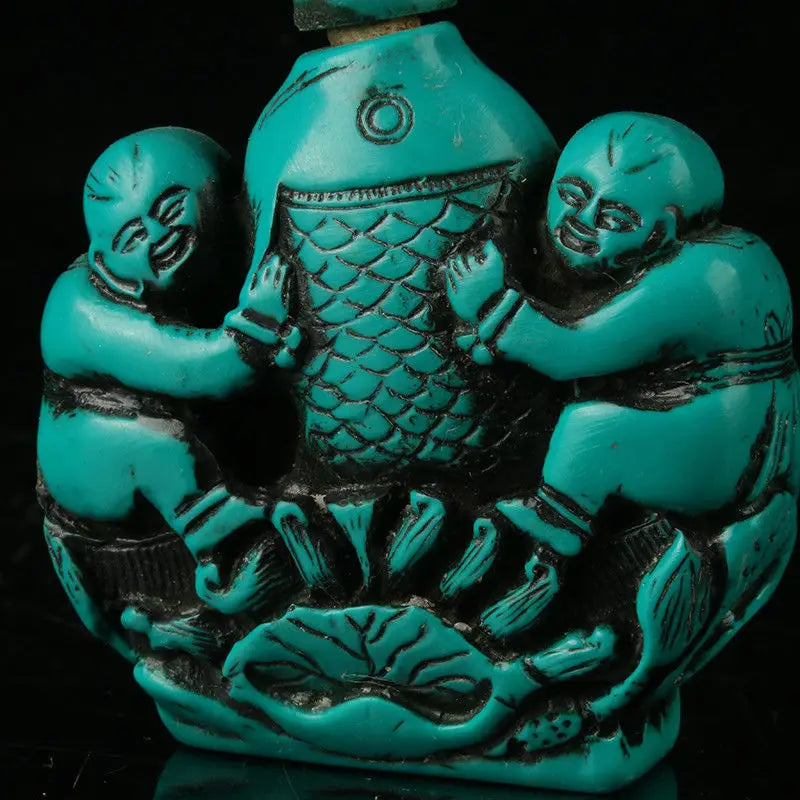 EXQUISITE CHINESE TURQUOISE RESIN HAND CARVED FISH & CHILDREN SNUFF BOTTLE