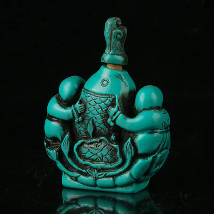 EXQUISITE CHINESE TURQUOISE RESIN HAND CARVED FISH & CHILDREN SNUFF BOTTLE