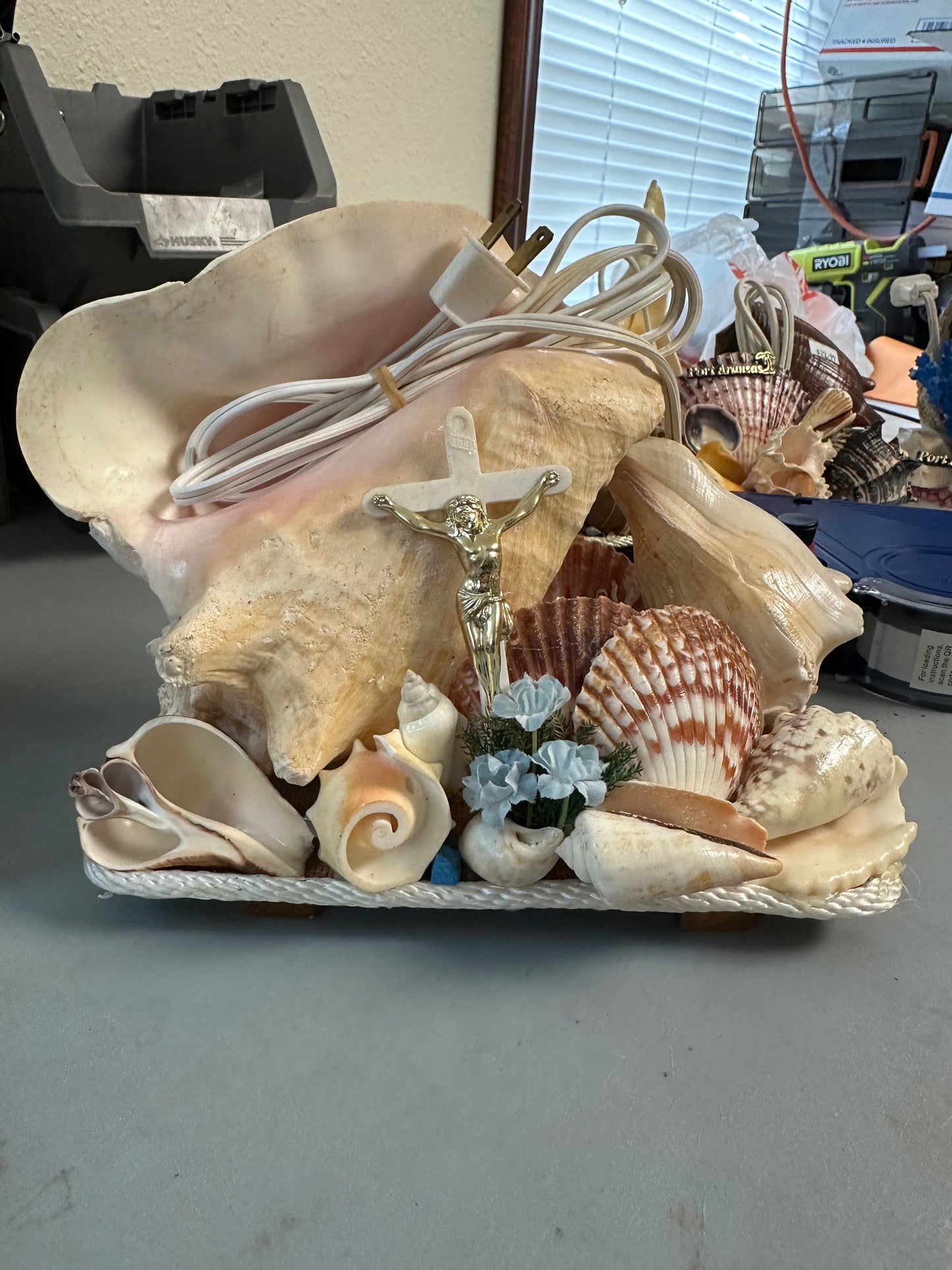 Pink Queen Conch Shell Vintage Novelty Light