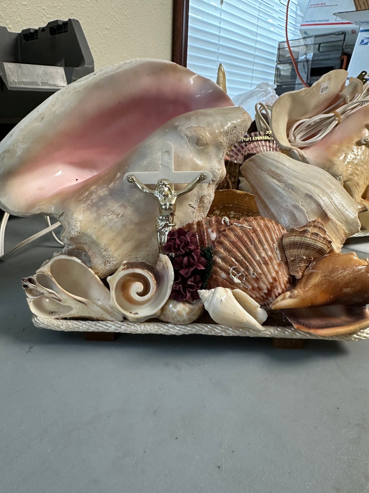 Pink Queen Conch Shell Vintage Novelty Light