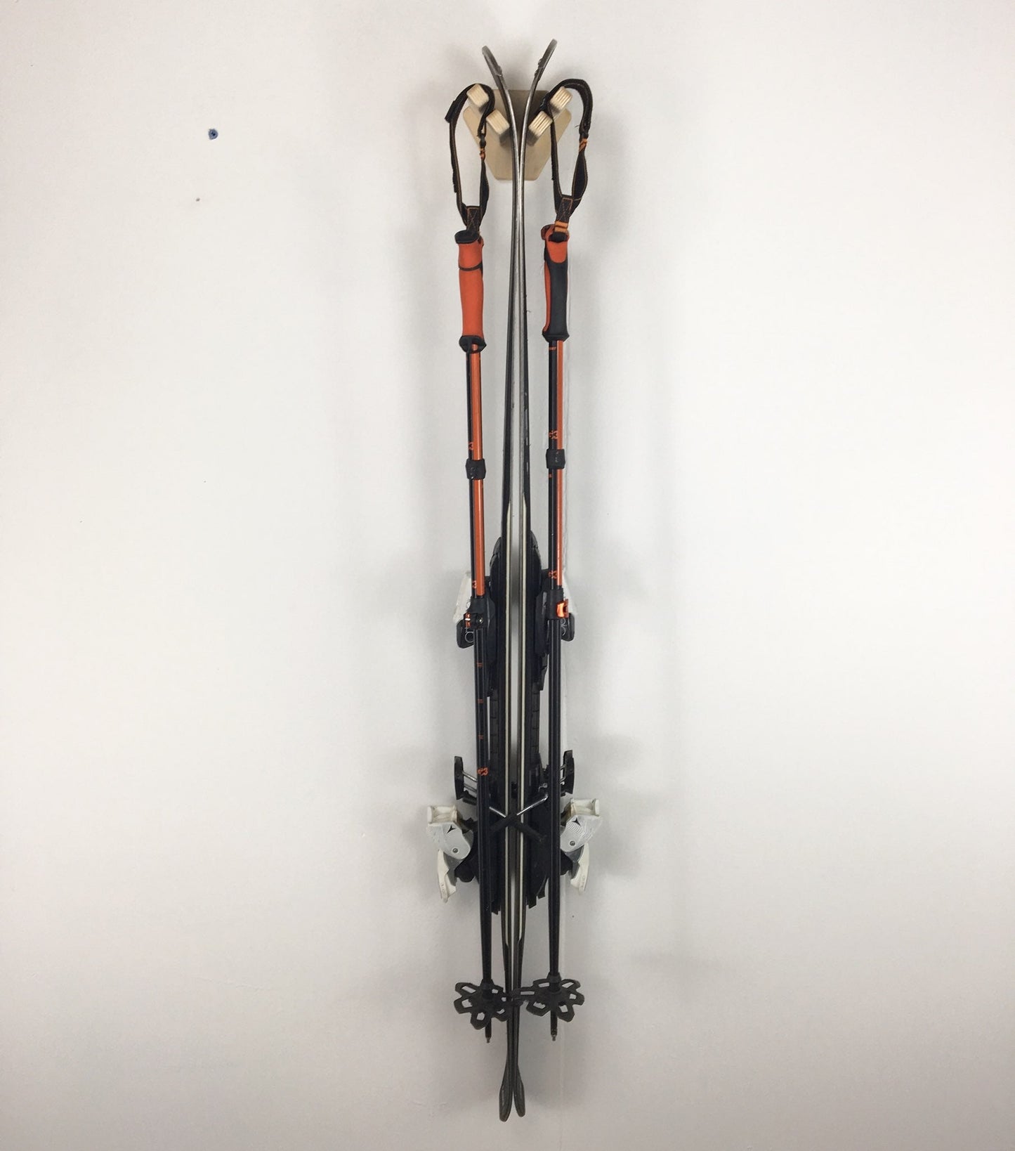 THE JIB ski wall rack