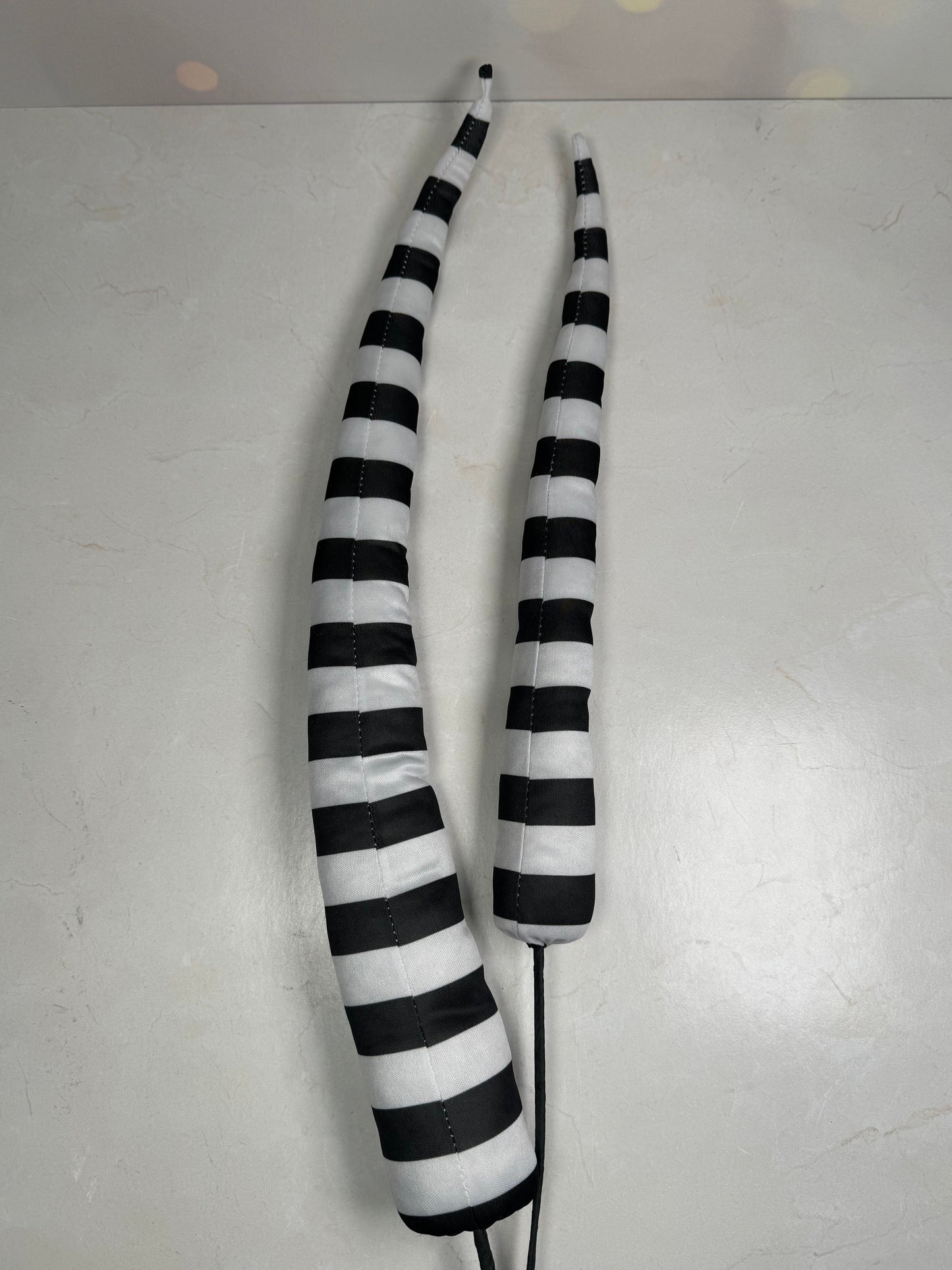Stripe Horn Spray Black/White
