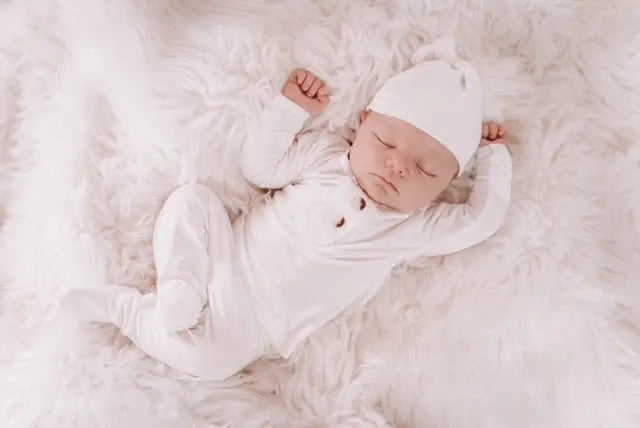 White Newborn Outfit - Baby Coming Home Outfit (Newborn - 12 months)