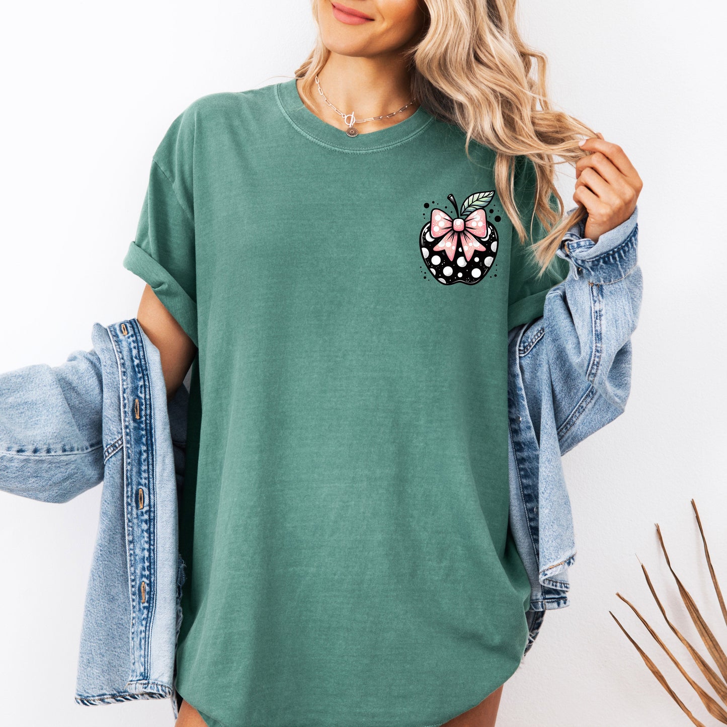 Apple, Bow, Pocket, Back to School, First Day of School, Cute, Teacher Appreciation, Coquette, Comfort Colors T-Shirt