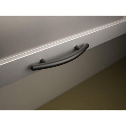 Curved Bar Pull