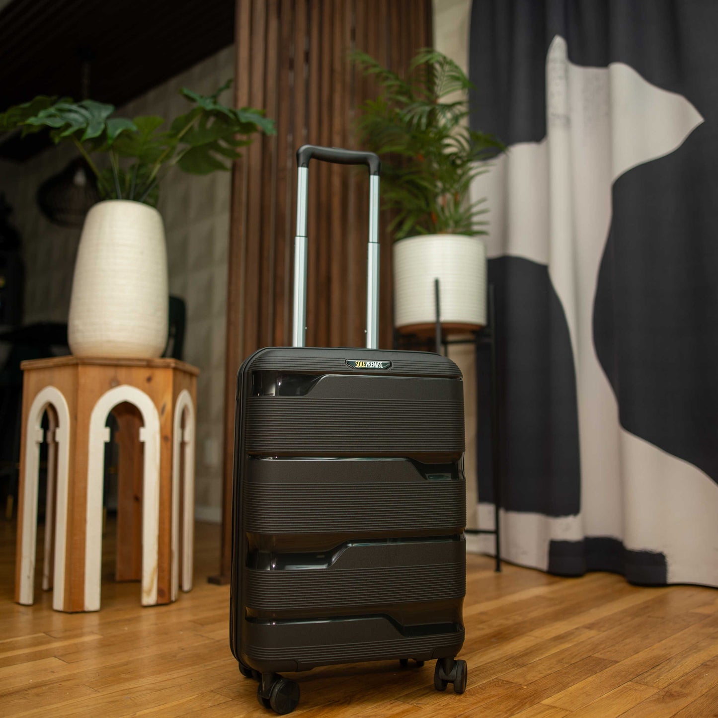 20-inch Black Carry-On Hardcase Roller Luggage with 360° Wheels