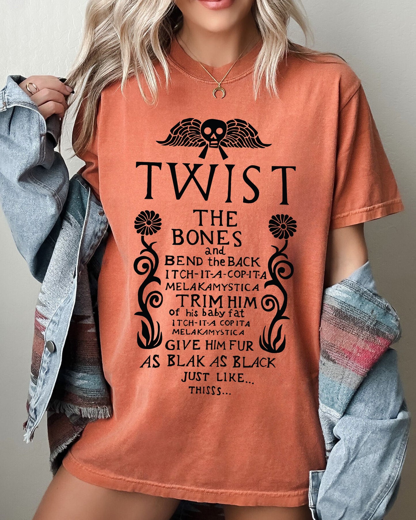 Twist The Bones, Skeleton, Spooky, Ghost, Funny, Witch, Aesthetic, Meme, Halloween, Costume, Tshirt Comfort Colors T-Shirt