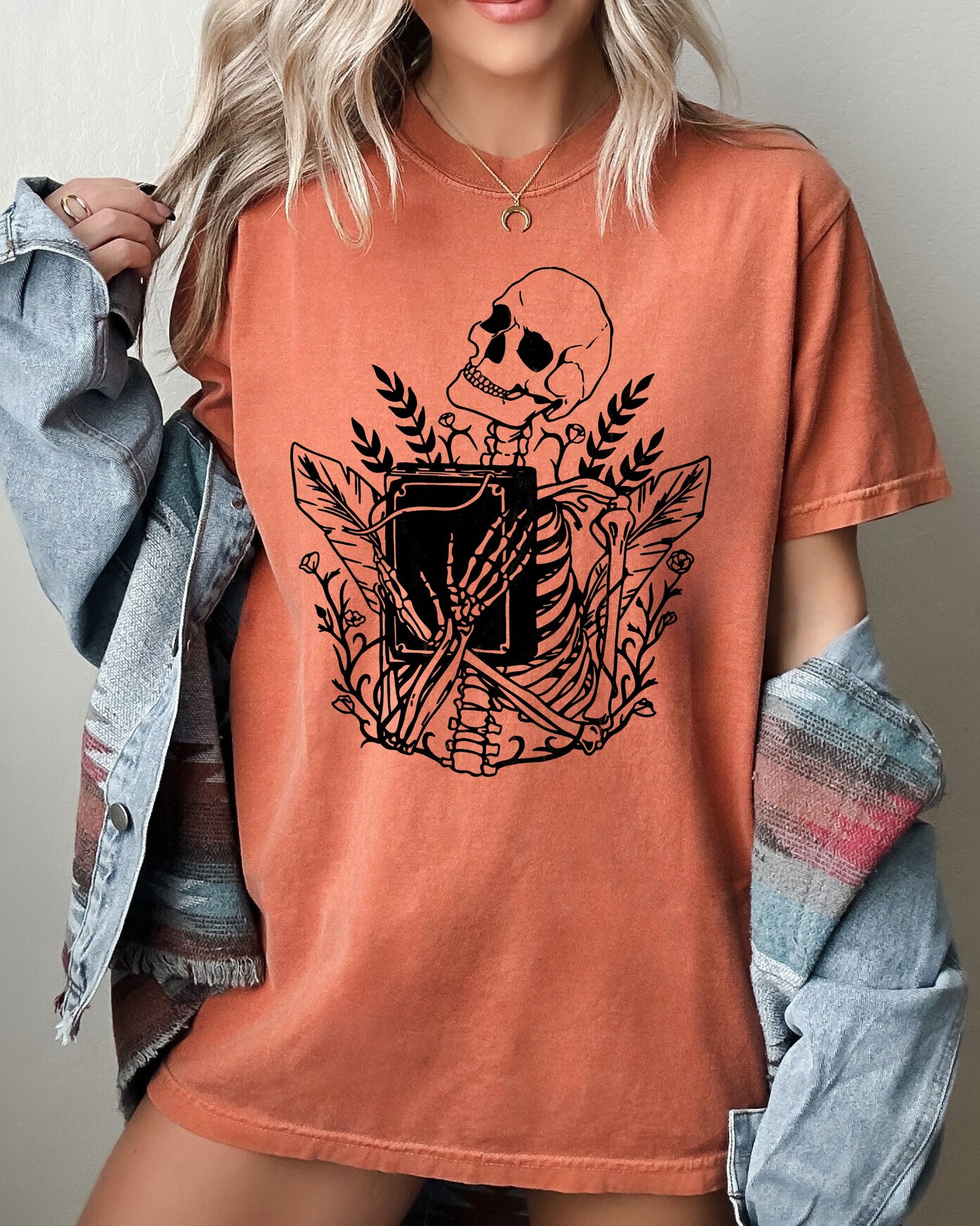 Reading Skeleton, Witch, Ghost, Skull, Spooky, Aesthetic, Meme, Halloween, Costume, Tshirt Comfort Colors T-Shirt