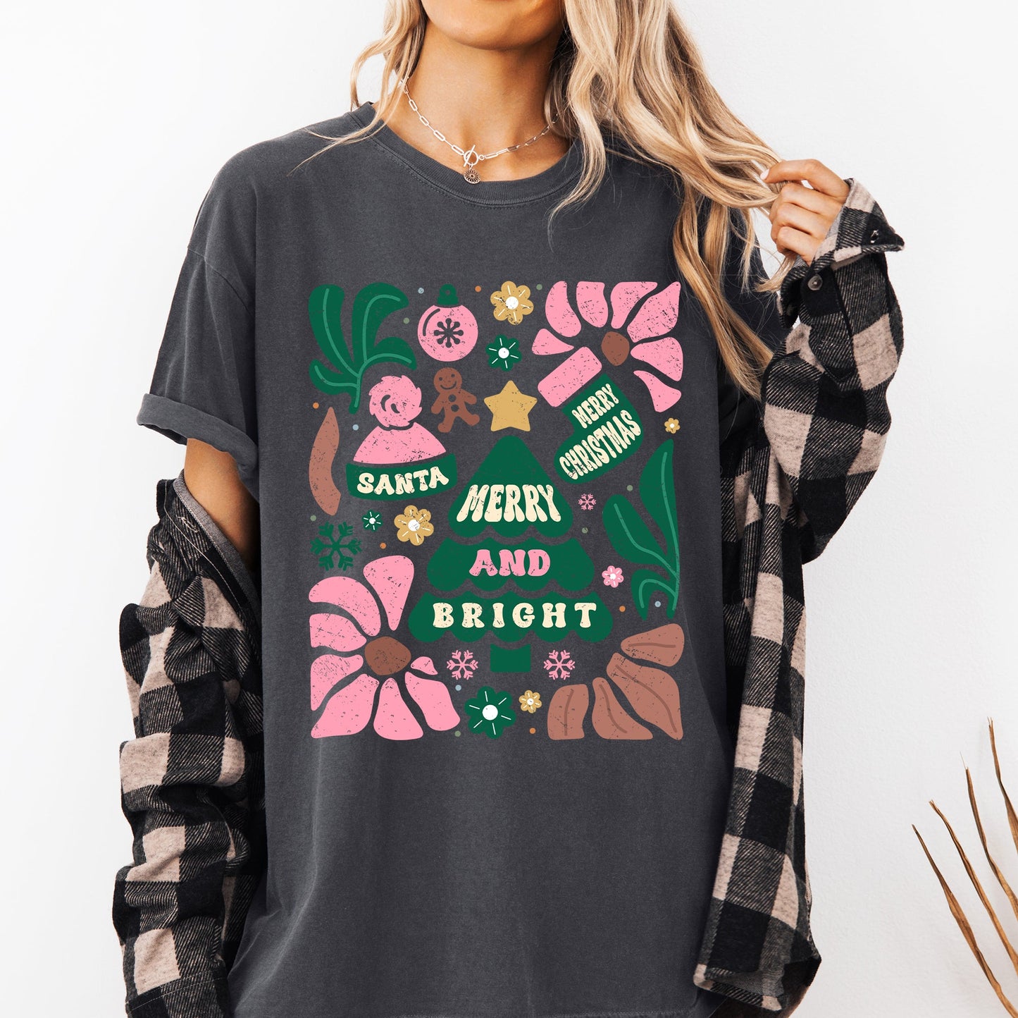 Pink Merry and Bright, Ornament, Tree, Merry Christmas, Flowers, Floral Tshirt Comfort Colors T-Shirt