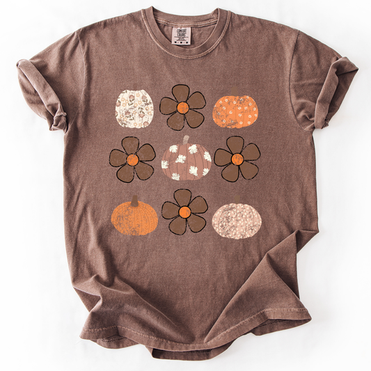 Retro Halloween, Flowers, Pumpkins, Patterned, Autumn, Fall, Comfort Colors T-Shirt
