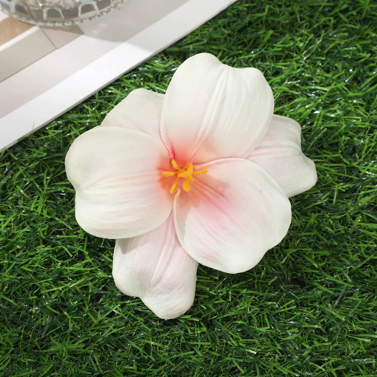 Away Hawaiian Flower Hair Clip