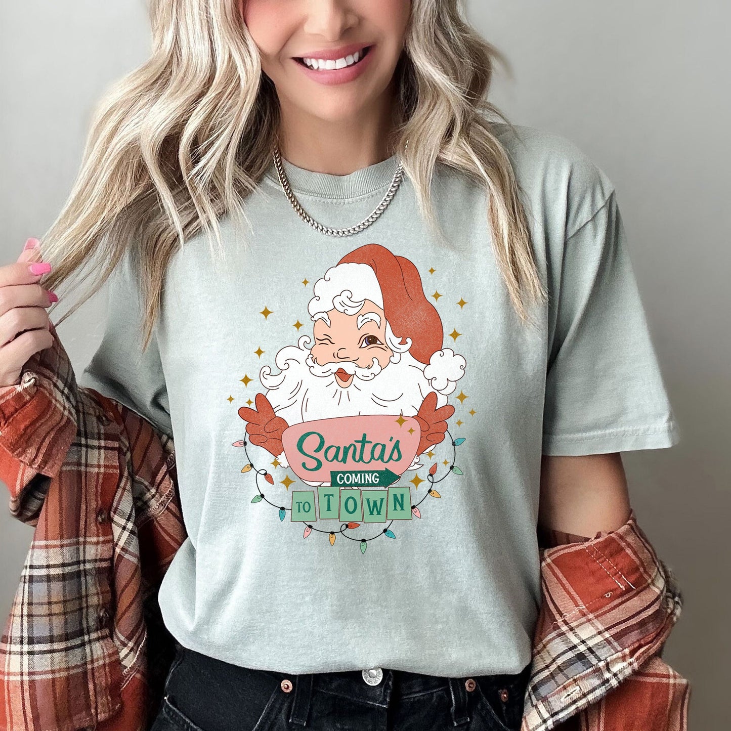 Santa Is Coming To Town, Retro, Christmas - bay Comfort Colors T-Shirt