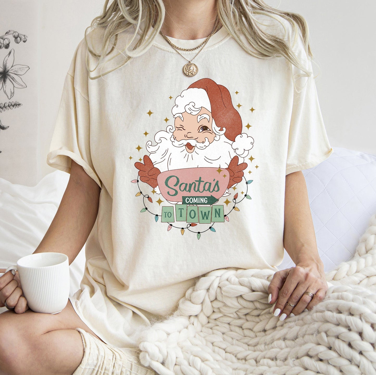 Santa Is Coming To Town, Retro, Christmas - bay Comfort Colors T-Shirt