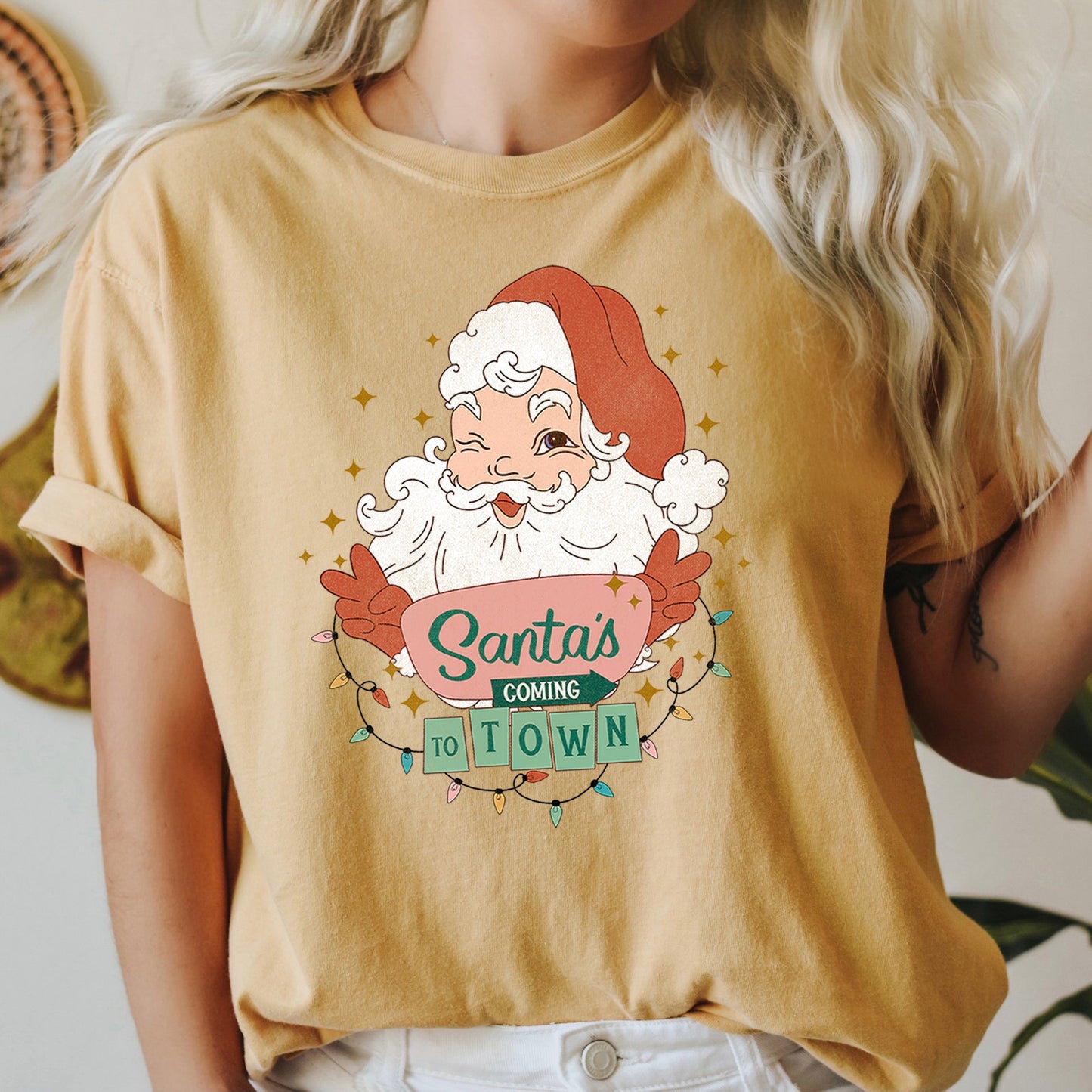 Santa Is Coming To Town, Retro, Christmas - bay Comfort Colors T-Shirt