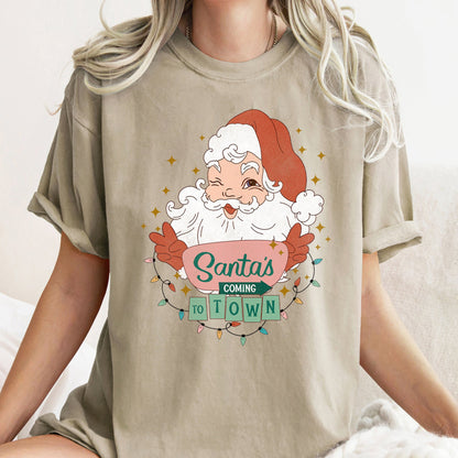 Santa Is Coming To Town, Retro, Christmas - bay Comfort Colors T-Shirt