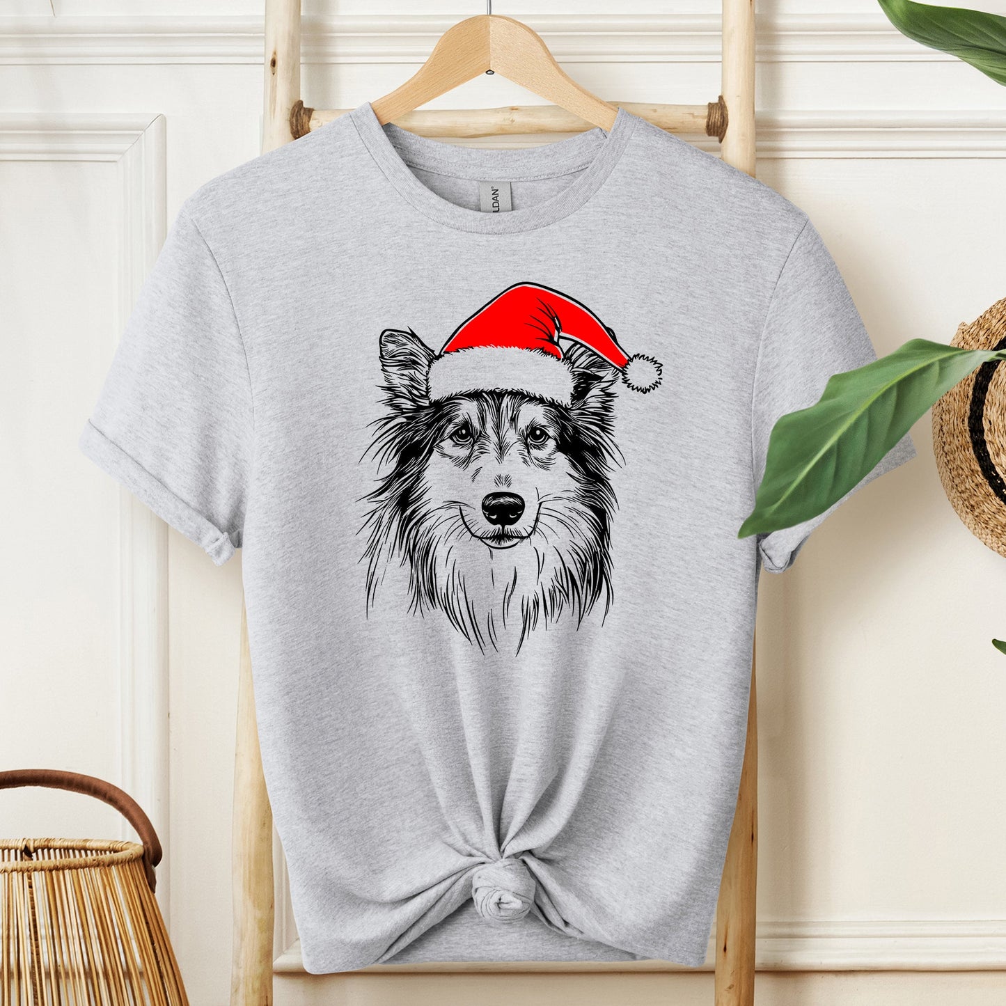 Sheltie, Shetland Sheepdog, Santa, Dog, Christmas, Dog Lover, Pet T-Shirt Comfort Colors T-Shirt