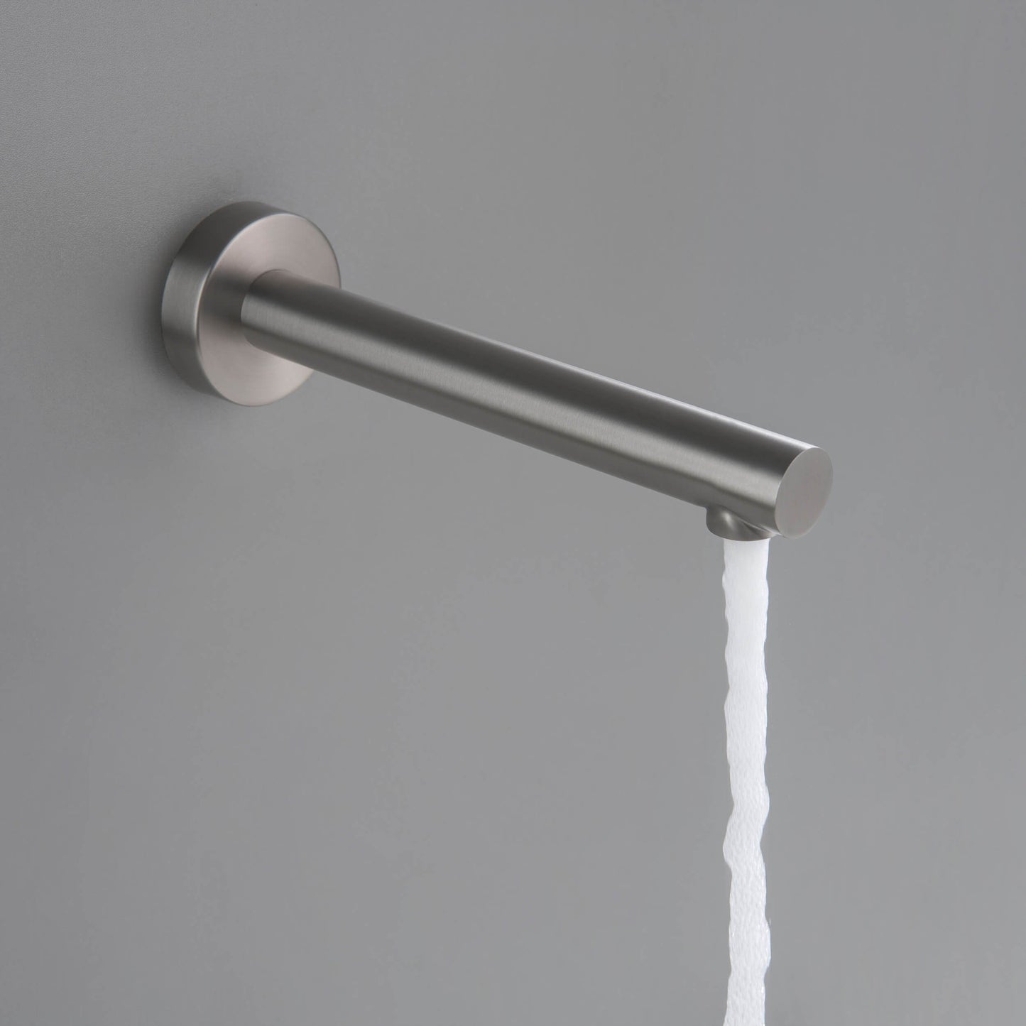 Halo Metal Tub Spout