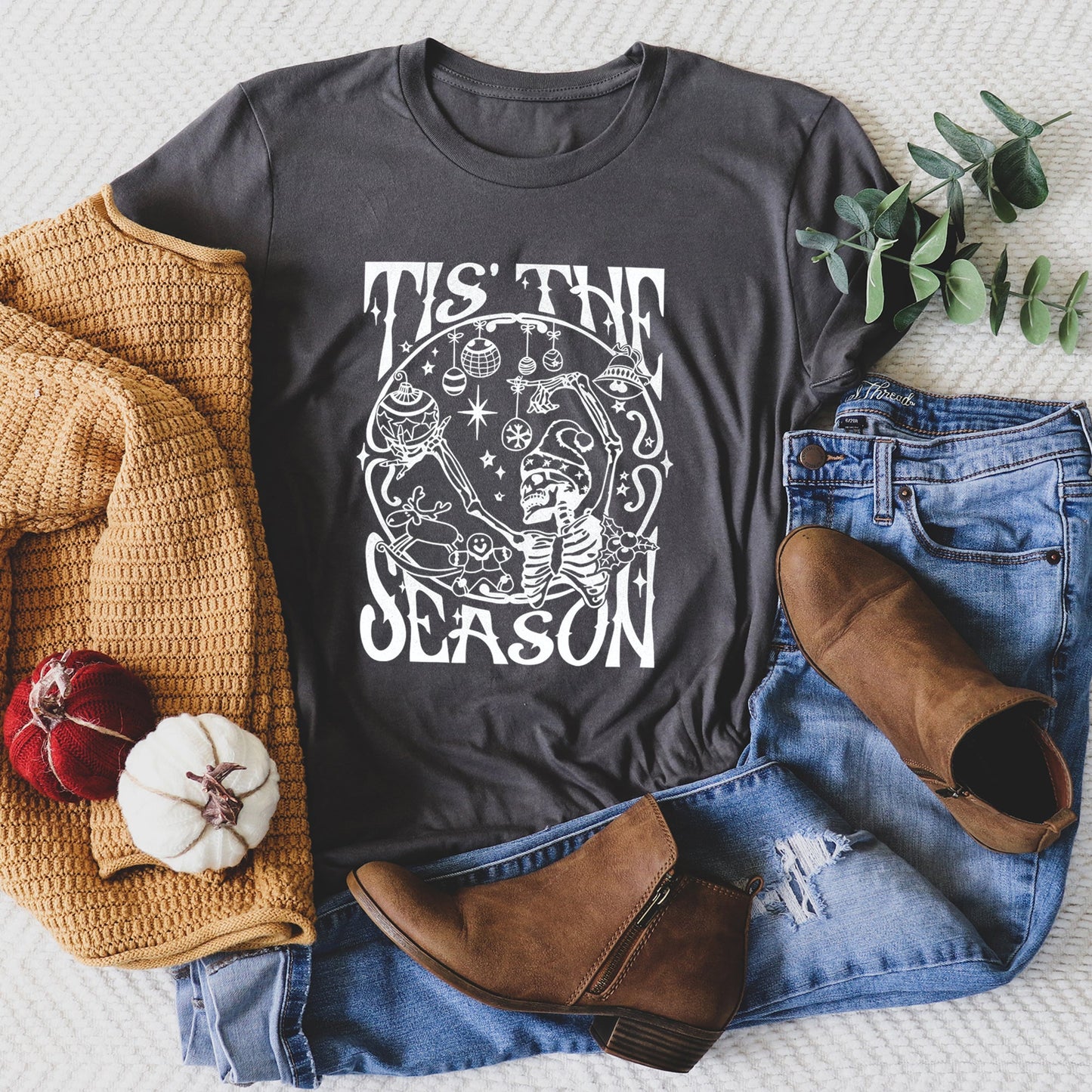 Tis The Season, Christmas Skeleton, Jolly, Dancing, Retro Super Soft Tshirt