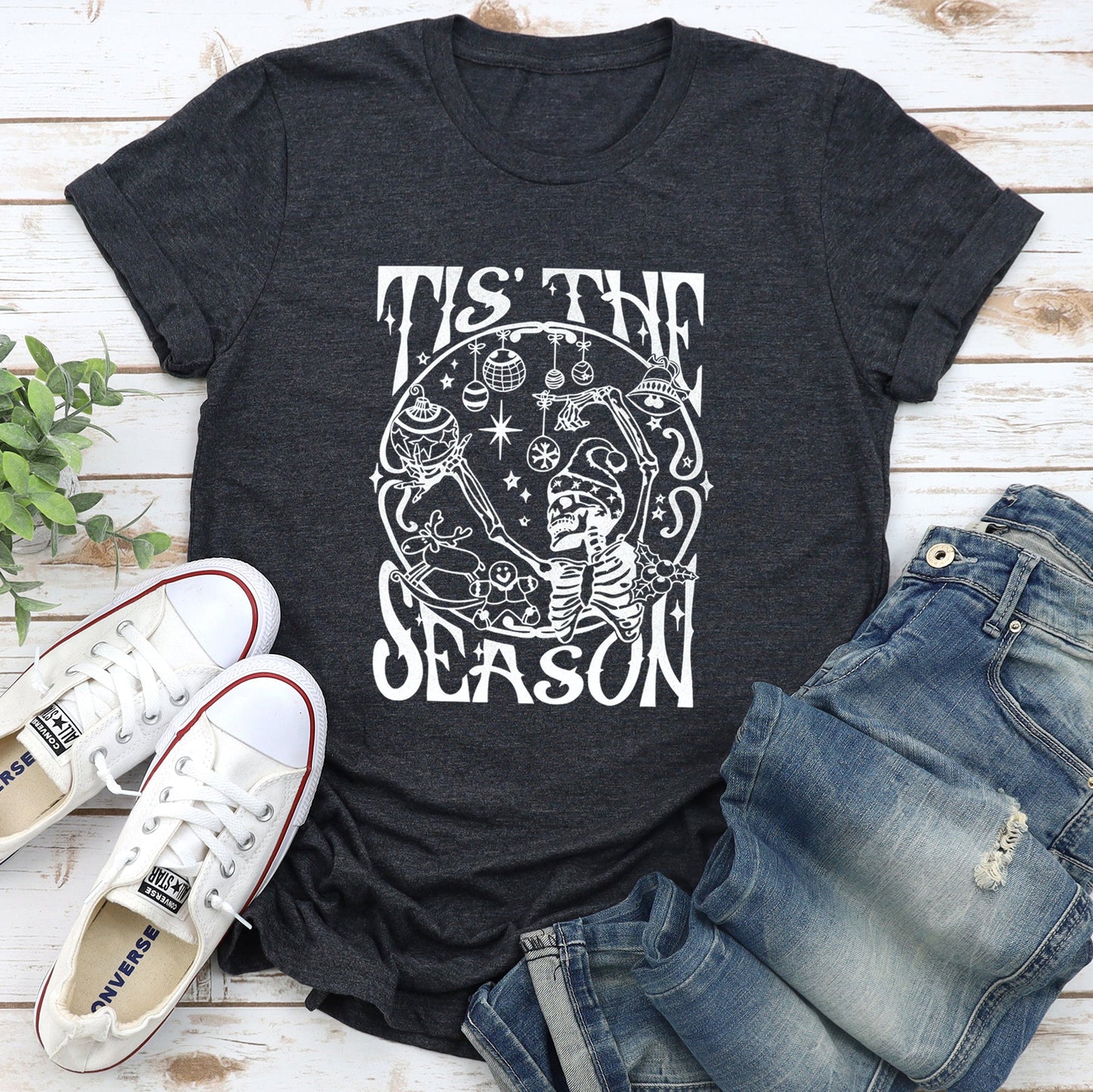 Tis The Season, Christmas Skeleton, Jolly, Dancing, Retro Super Soft Tshirt