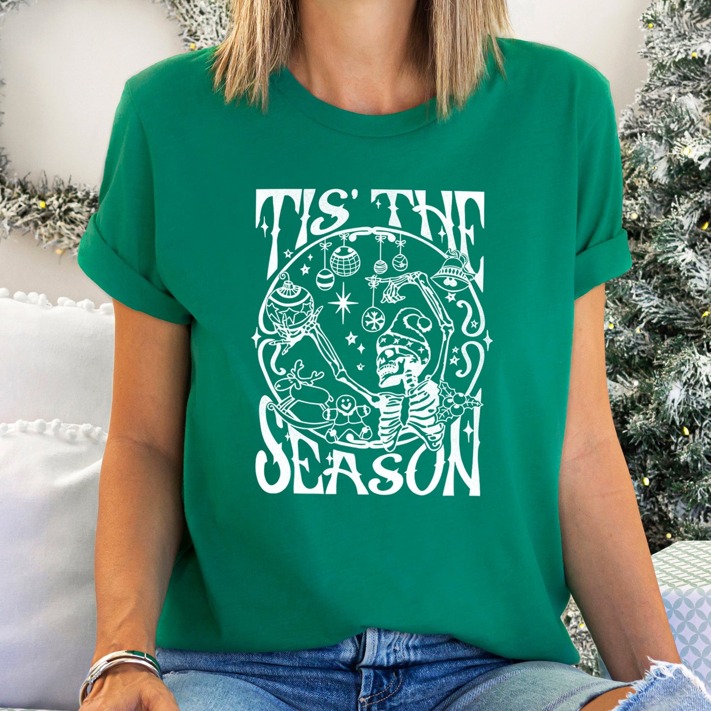 Tis The Season, Christmas Skeleton, Jolly, Dancing, Retro Super Soft Tshirt