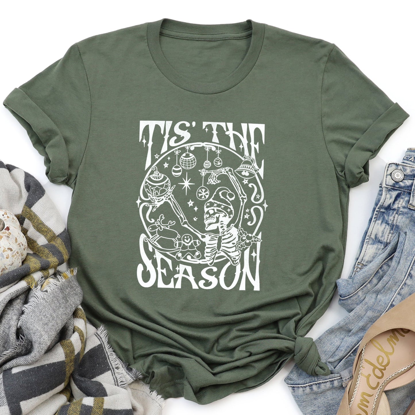 Tis The Season, Christmas Skeleton, Jolly, Dancing, Retro Super Soft Tshirt