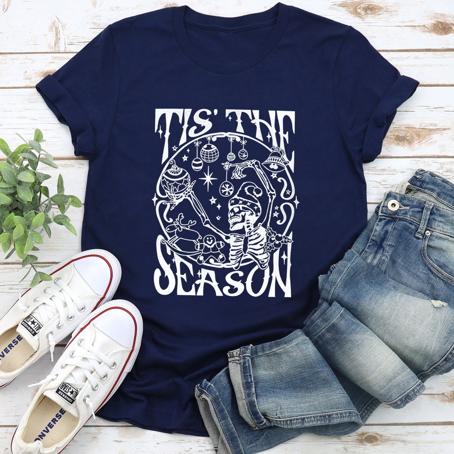 Tis The Season, Christmas Skeleton, Jolly, Dancing, Retro Super Soft Tshirt
