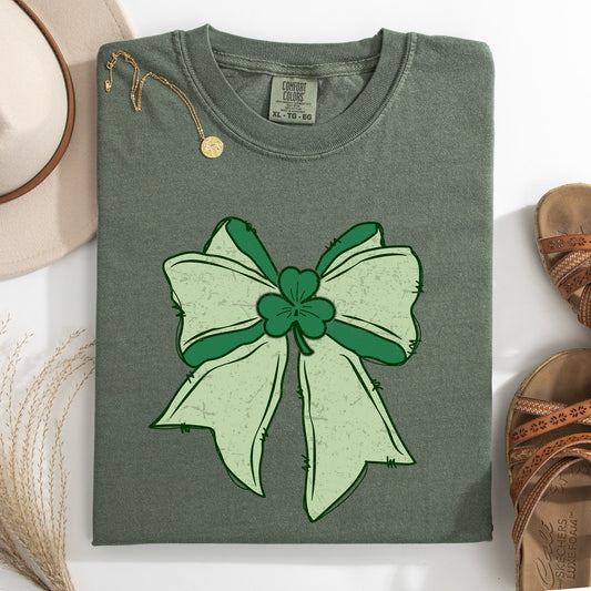 Vintage Bow, Coquette, St Patrick's Day, Shamrock, Clover, Lucky, Leprechaun Tshirt Comfort Colors T-Shirt