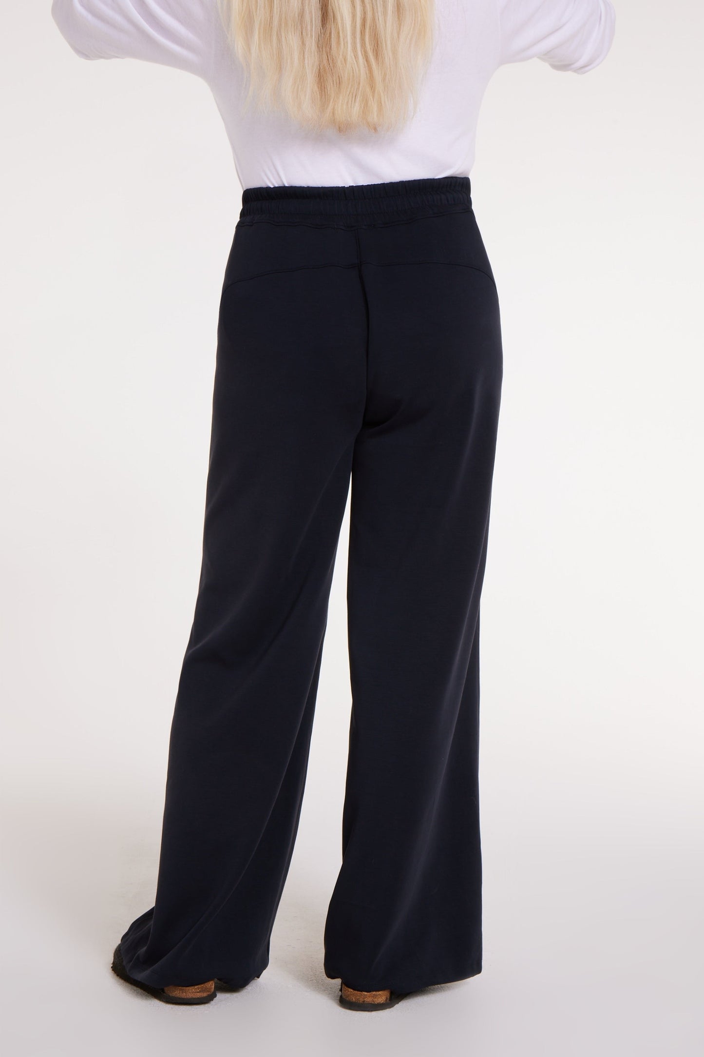 Genevieve Adaptable Pullover in Black