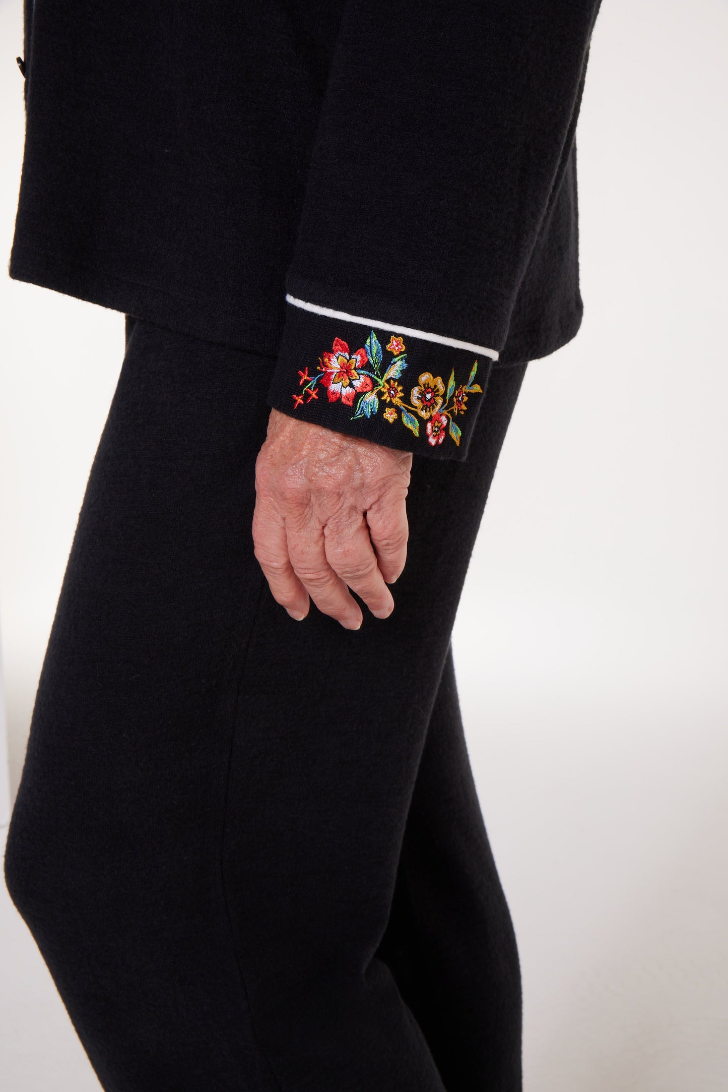 Wela Pajama Magnetic Shirt in Black