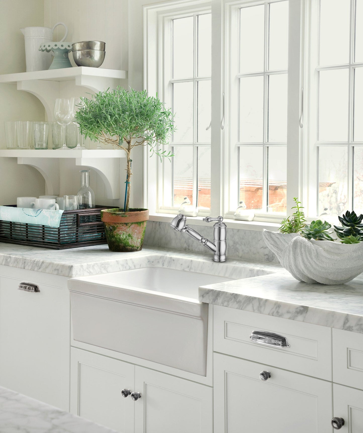 Vintage III Plus single hole, single lever faucet with a pull-out spray head