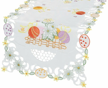 XD110737 Country Egg Table Runner