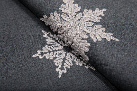 XD17141 Glisten Snowflake Tree Skirt, 56"Rnd