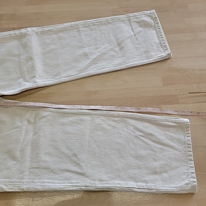 Levi's Size 31 Low Pro White Jeans