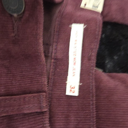 Levi Size 32 Maroon Pants